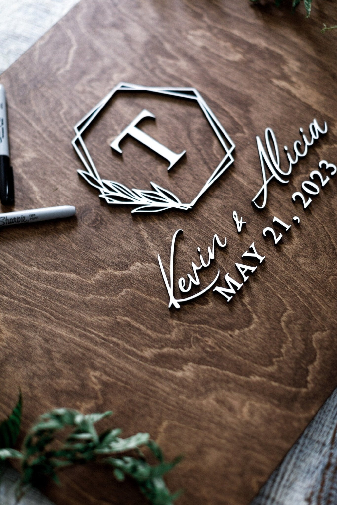 GUEST BOOK | WEDDING GUEST BOOK ALTERNATIVE | KEVIN & ALICIA - Small Town Timbers