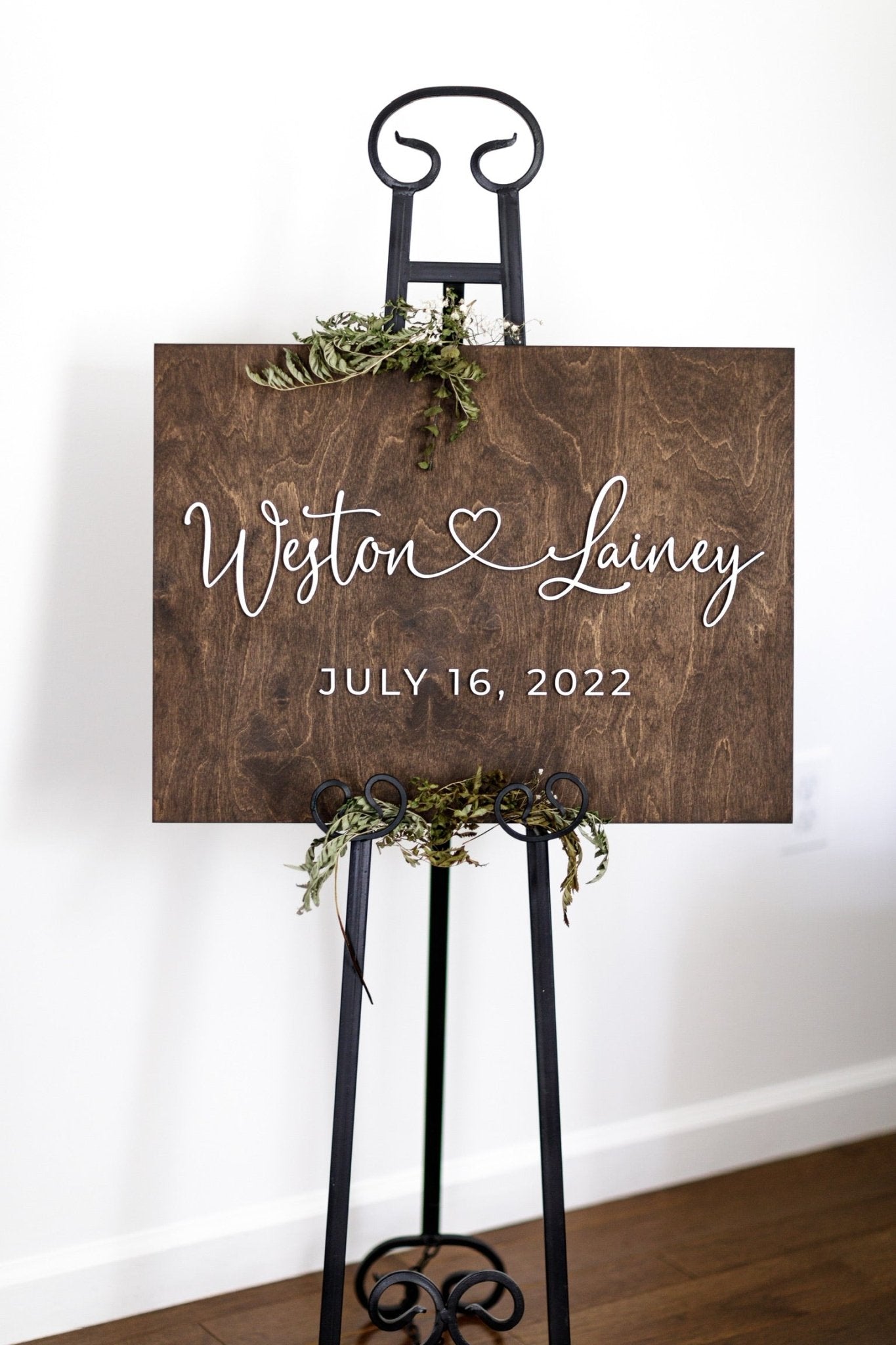 WOODEN WEDDING WELCOME SIGN | CONNECTED HEART NAME SIGN | WESTON & LAINEY - Small Town Timbers